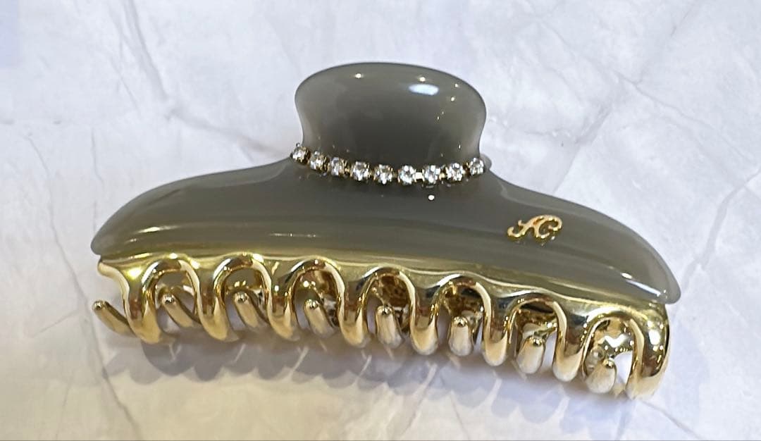 【新品未使用】ACCA ヘアクリップ グレー Mサイズ ロゴ入り