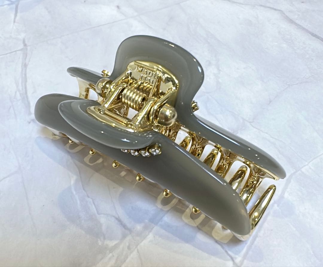 【新品未使用】ACCA ヘアクリップ グレー Mサイズ ロゴ入り