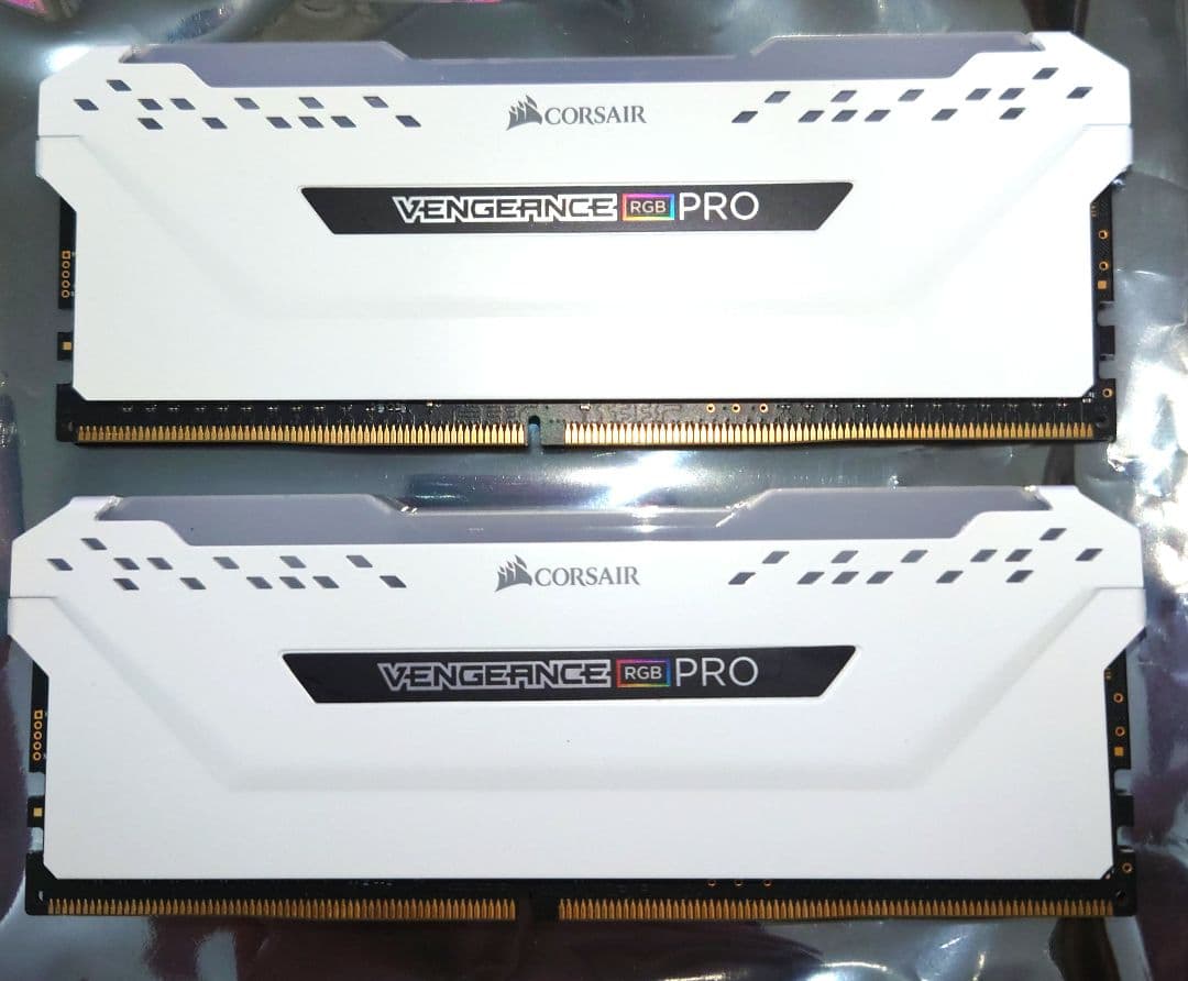 メモリー CORSAIR Vengeance RGB PRO 16GB DDR4