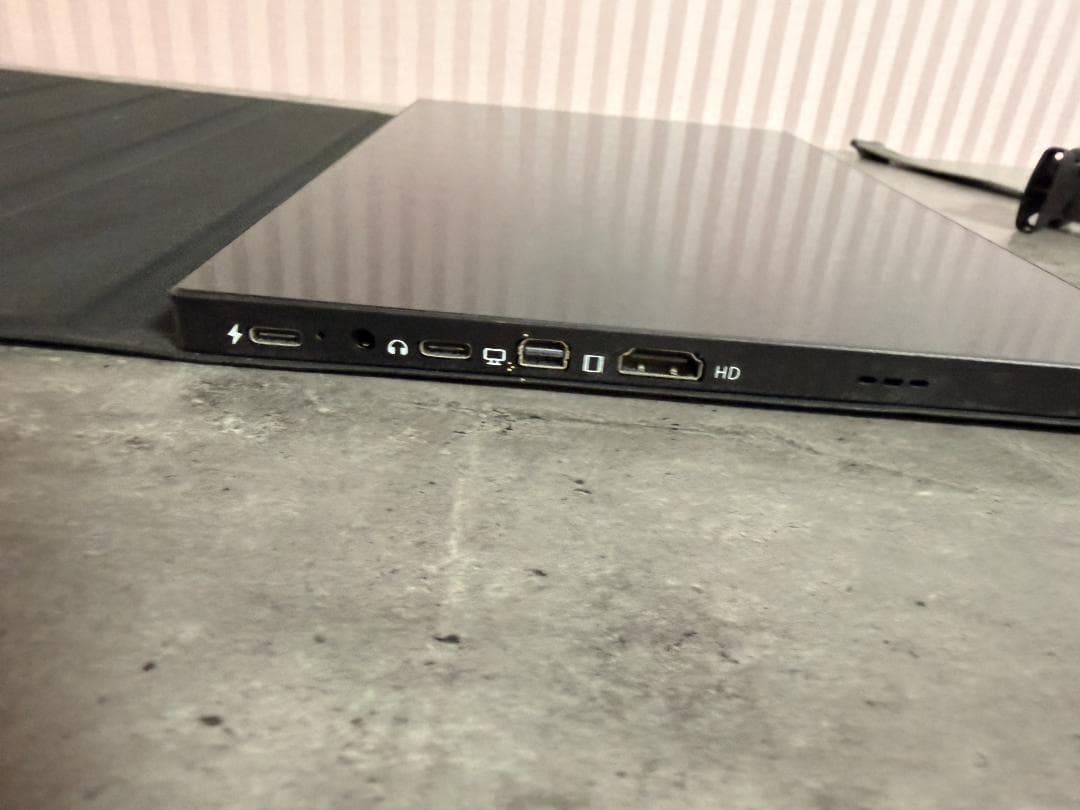 持ち運びモバイルモニター　13.3インチ