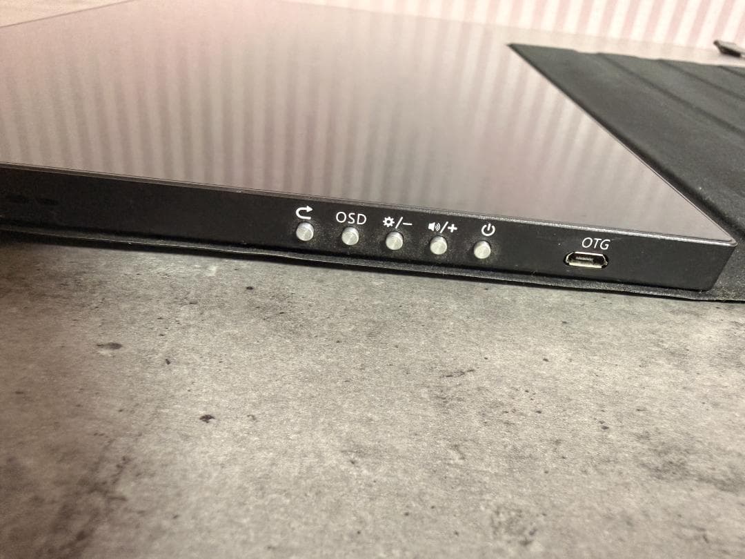 持ち運びモバイルモニター　13.3インチ