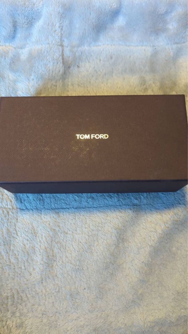 TOM FORD ブラックサングラス TF 436