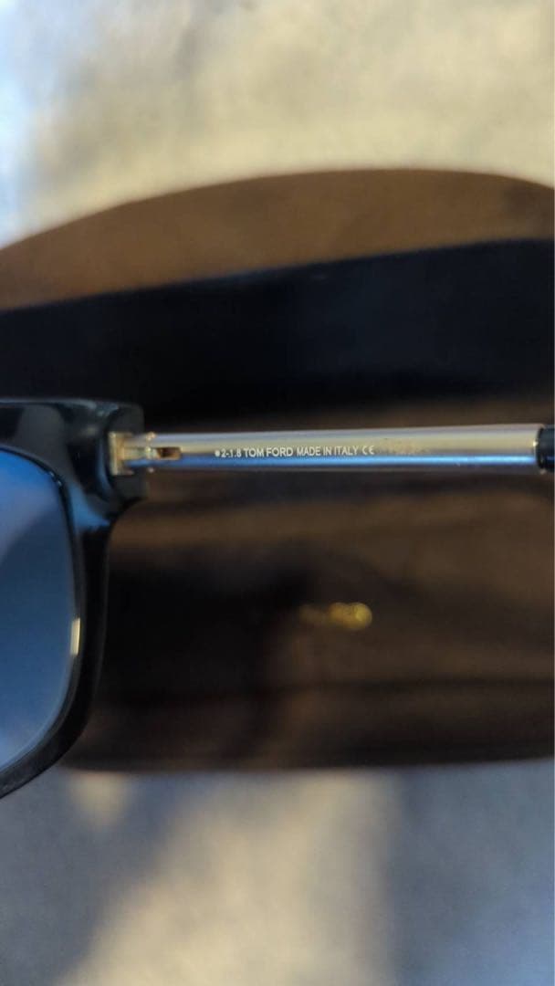 TOM FORD ブラックサングラス TF 436