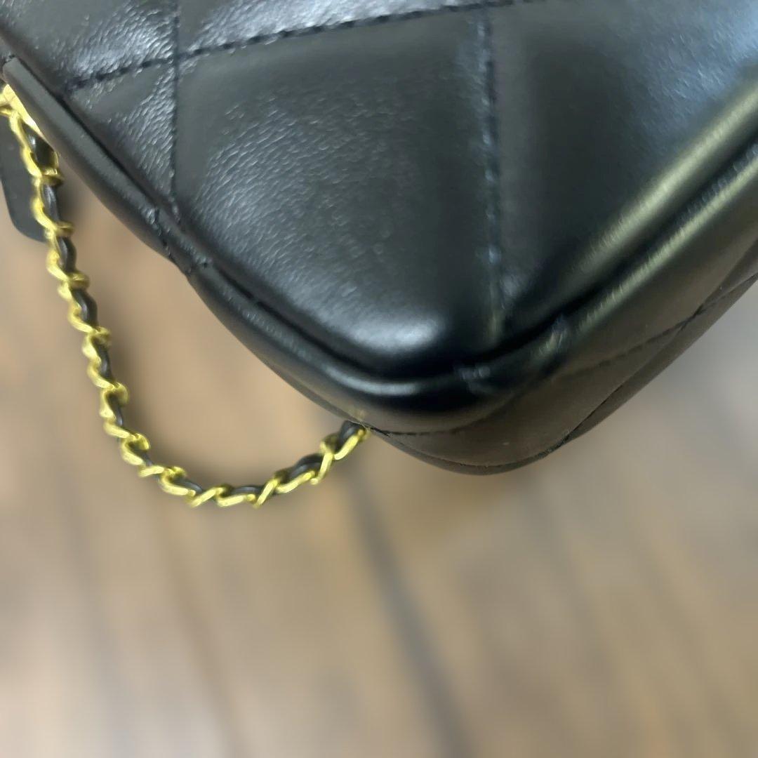 シャネルノベルティブラックレザーショルダーバッグ