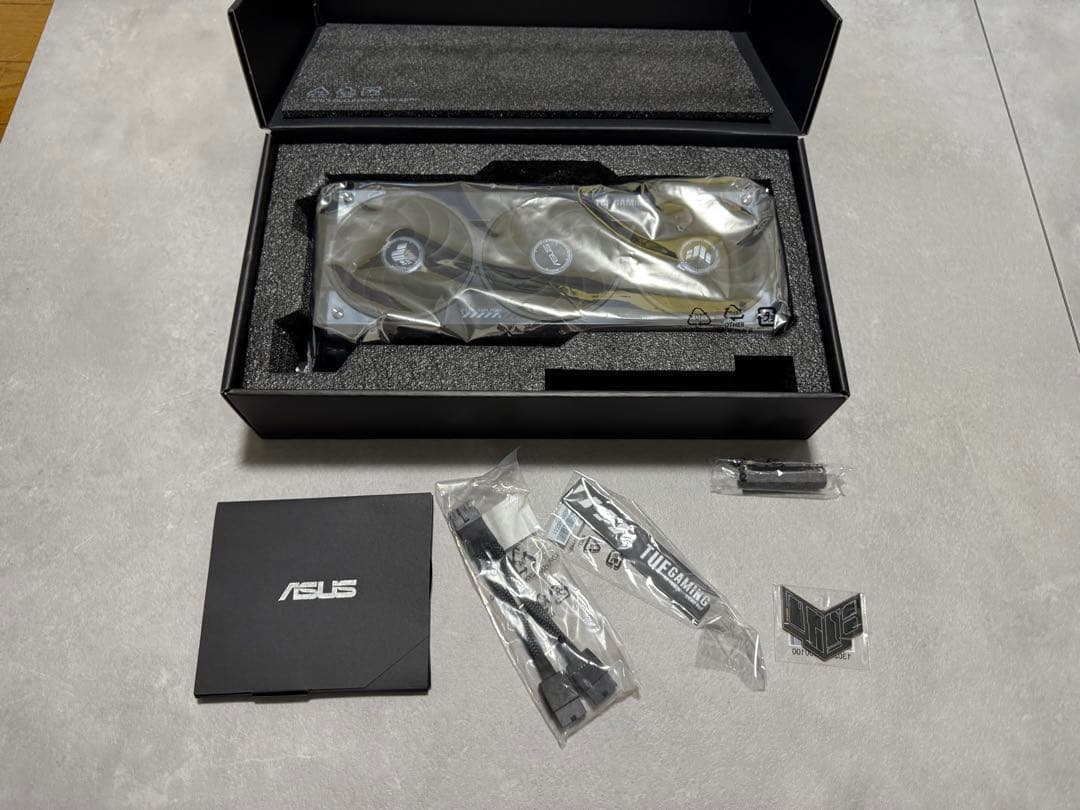 ASUS TUFGAMING GEFORCE RTX5070 グラフィックボード