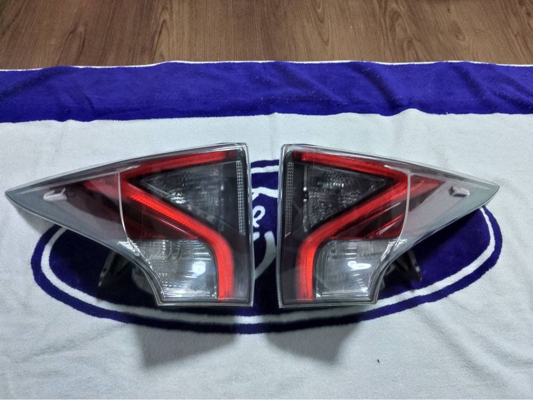 トヨタ　プリウス　50 前期　テールランプ　ICHIKOH 47-87