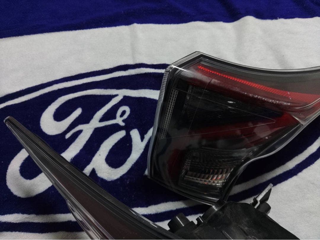 トヨタ　プリウス　50 前期　テールランプ　ICHIKOH 47-87