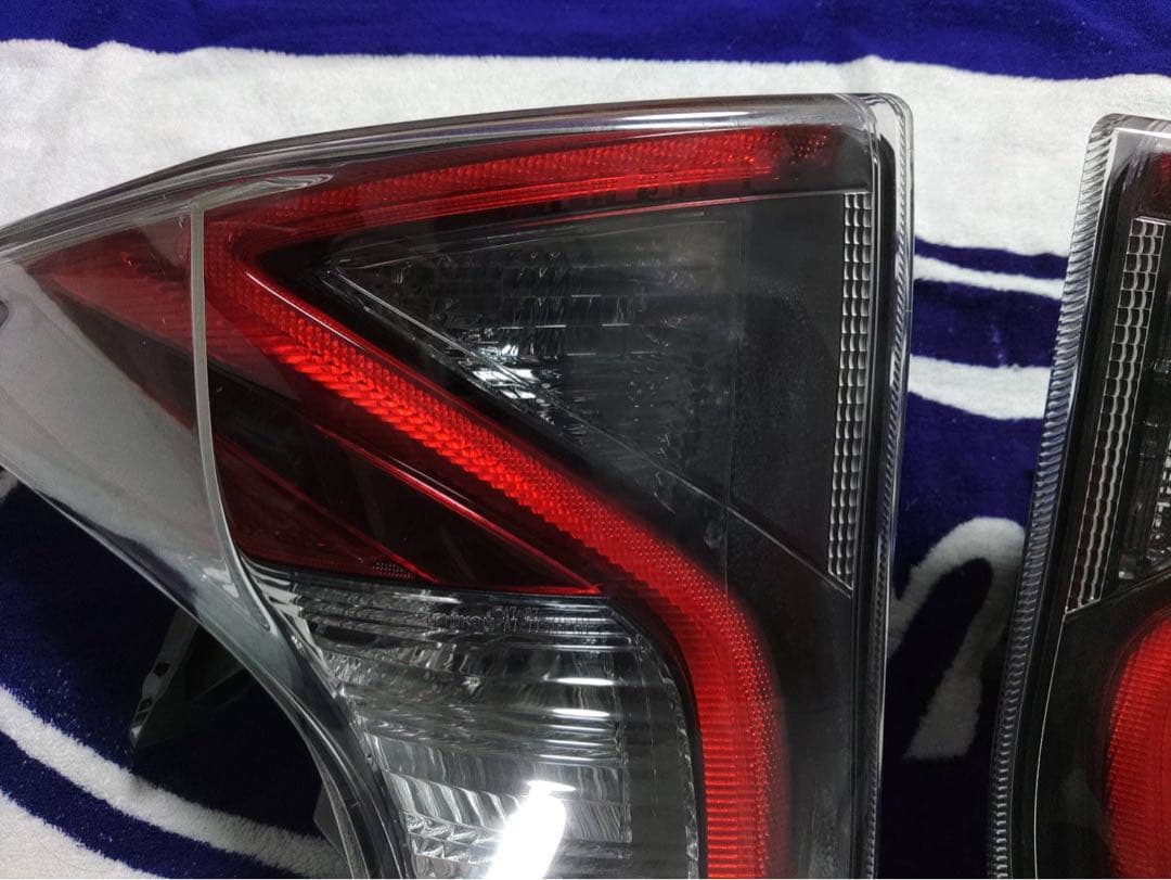 トヨタ　プリウス　50 前期　テールランプ　ICHIKOH 47-87