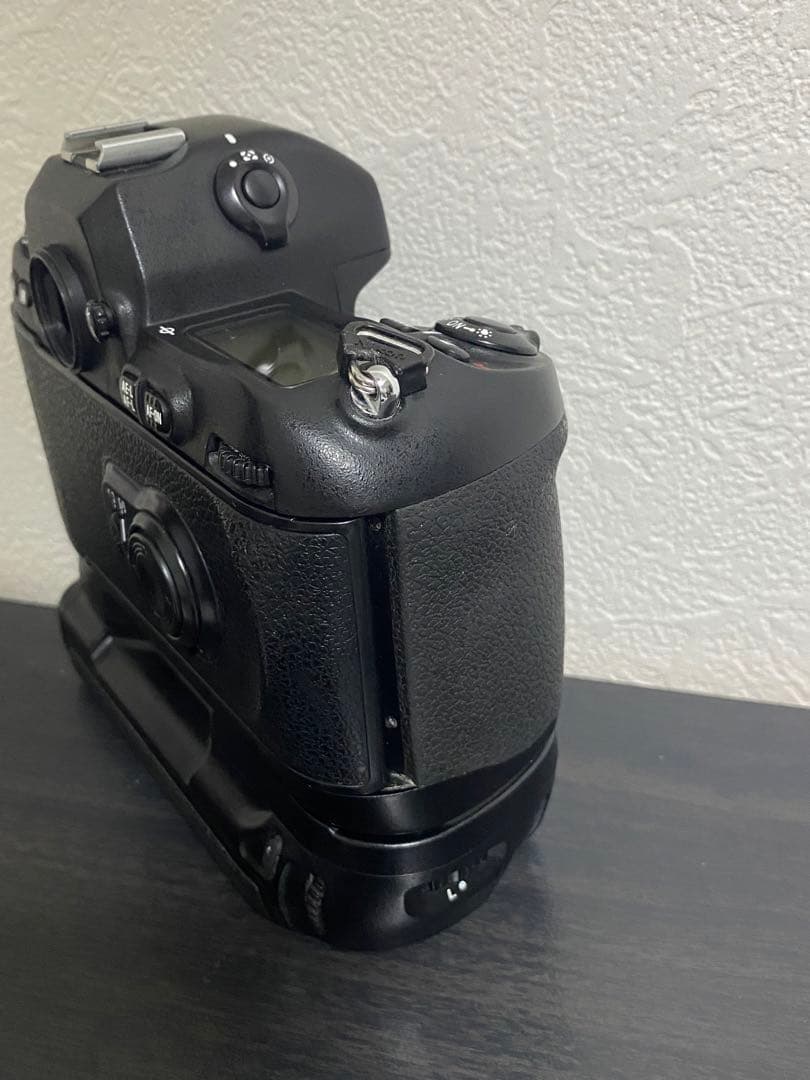 Nikon F100フィルムカメラ　グリップ付き