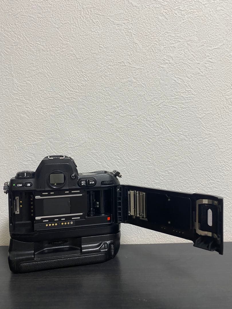 Nikon F100フィルムカメラ　グリップ付き