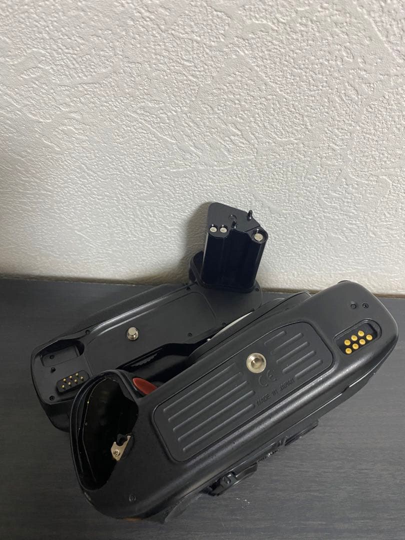 Nikon F100フィルムカメラ　グリップ付き