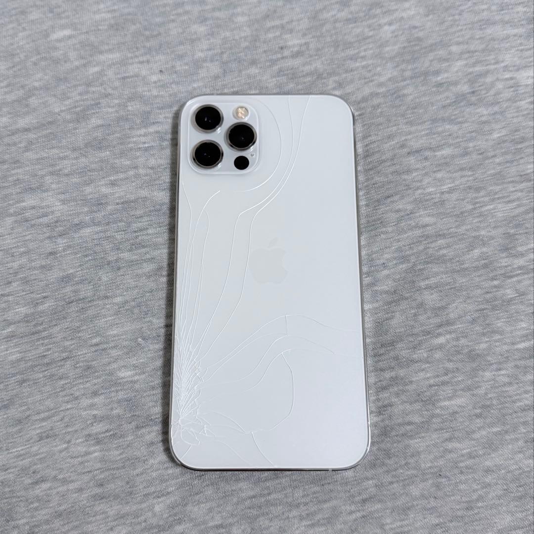 iPhone12pro 背面割れ シルバー