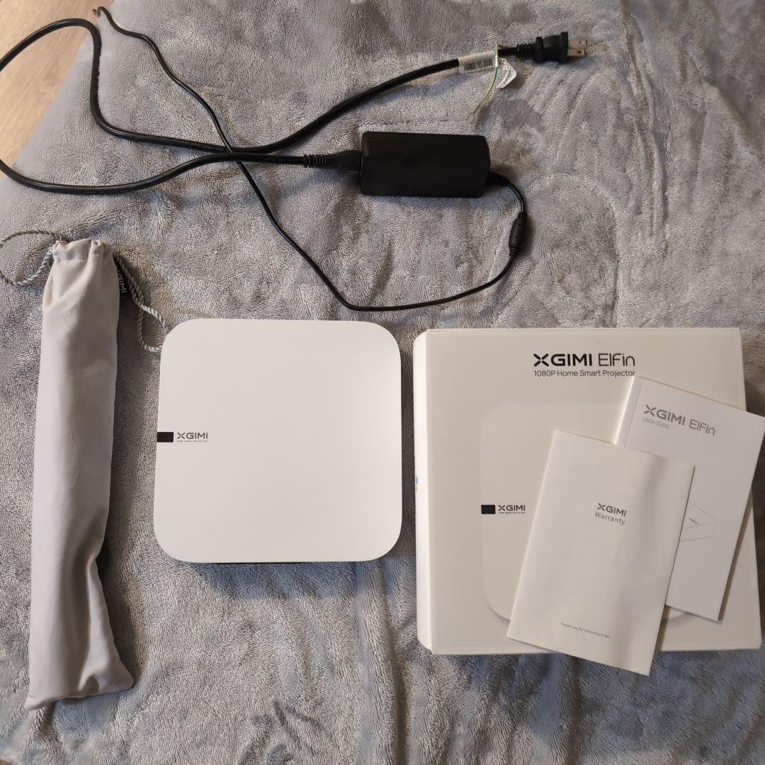 XGIMI Elfin 1080Pプロジェクター 本体と三脚