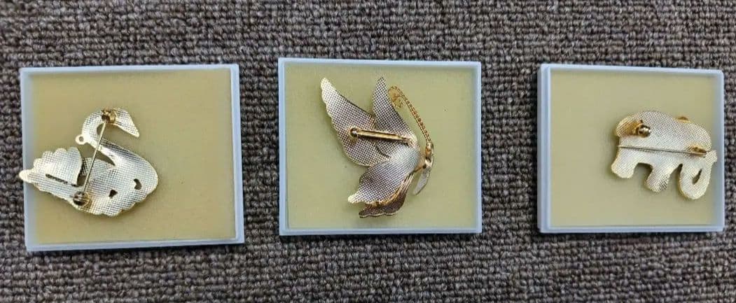 孔雀・蝶・像のデザインブローチ3点セット ※個別でも可　1個3000円