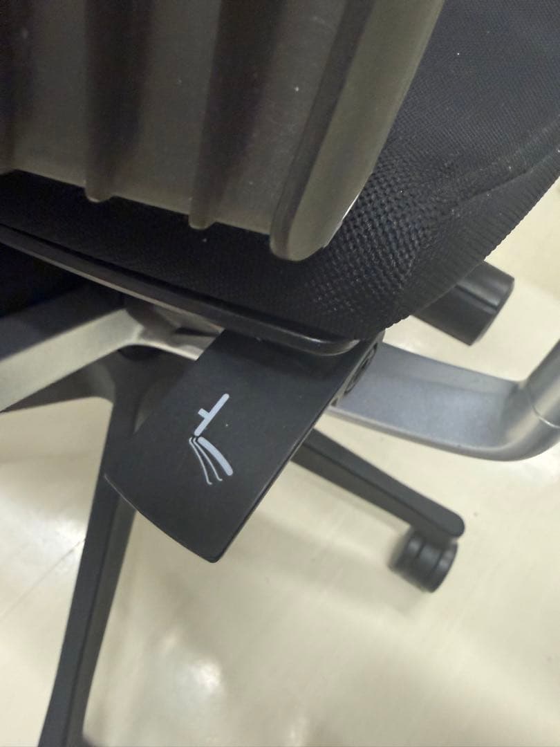 イトーキ スピーナチェア 高級オフィスチェア【送料込み・格安】