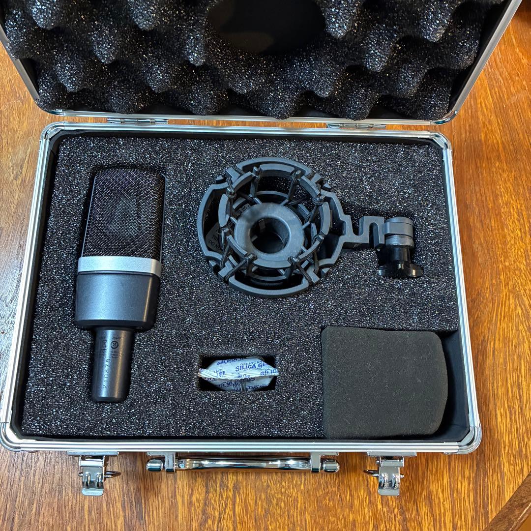 【美品】AKG C214 コンデンサーマイク ハードケース付き　マイクケーブル付