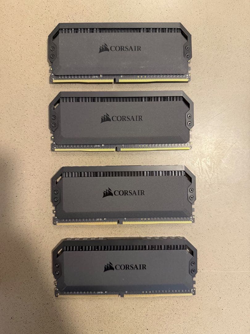 Corsair DDR4-3200MHz メモリ 32GB（8GB ×4枚）