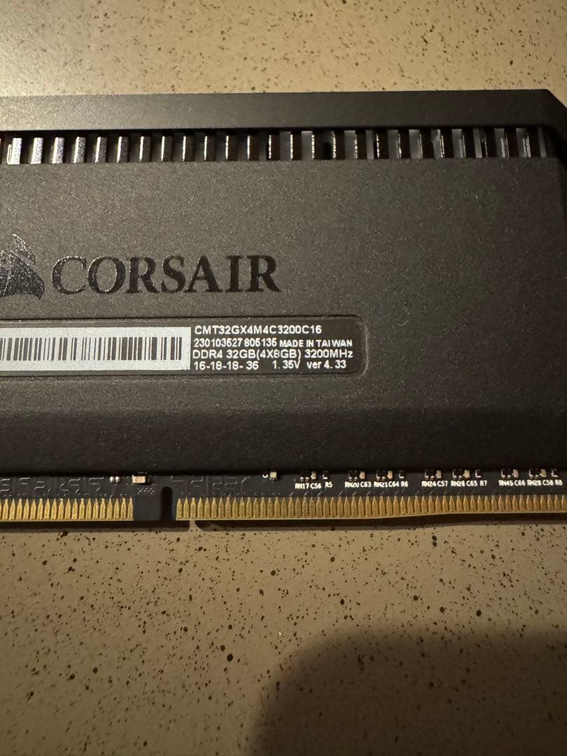 Corsair DDR4-3200MHz メモリ 32GB（8GB ×4枚）