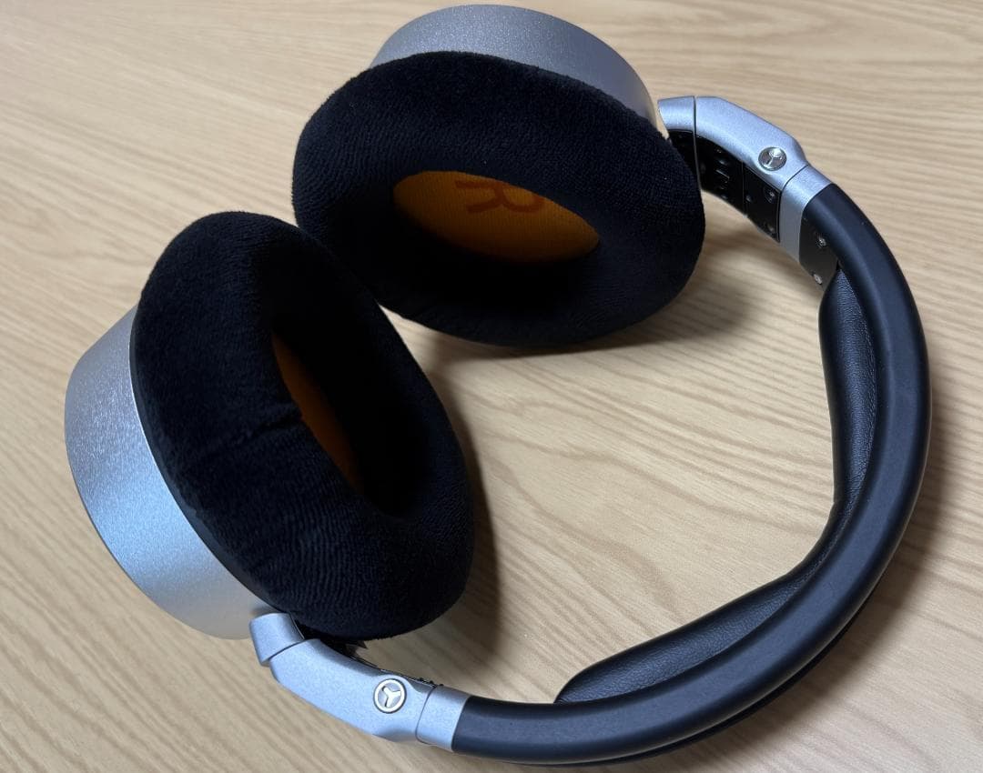 ヘッドホン NEUMANN NDH30