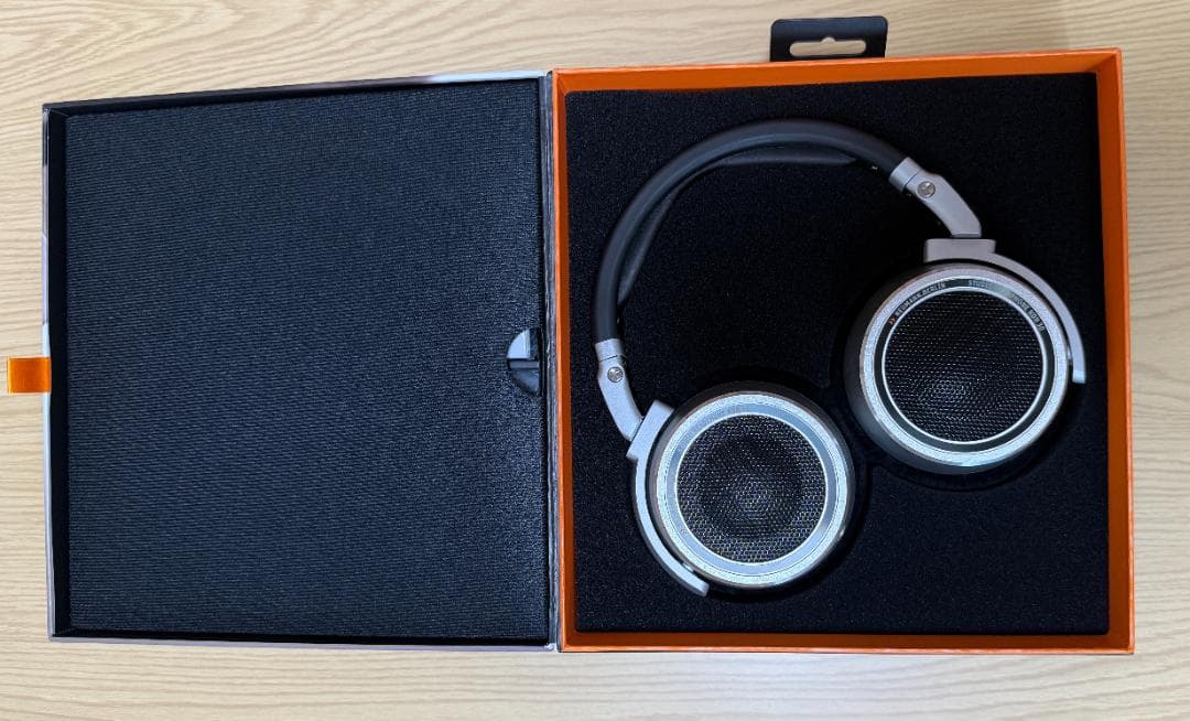 ヘッドホン NEUMANN NDH30