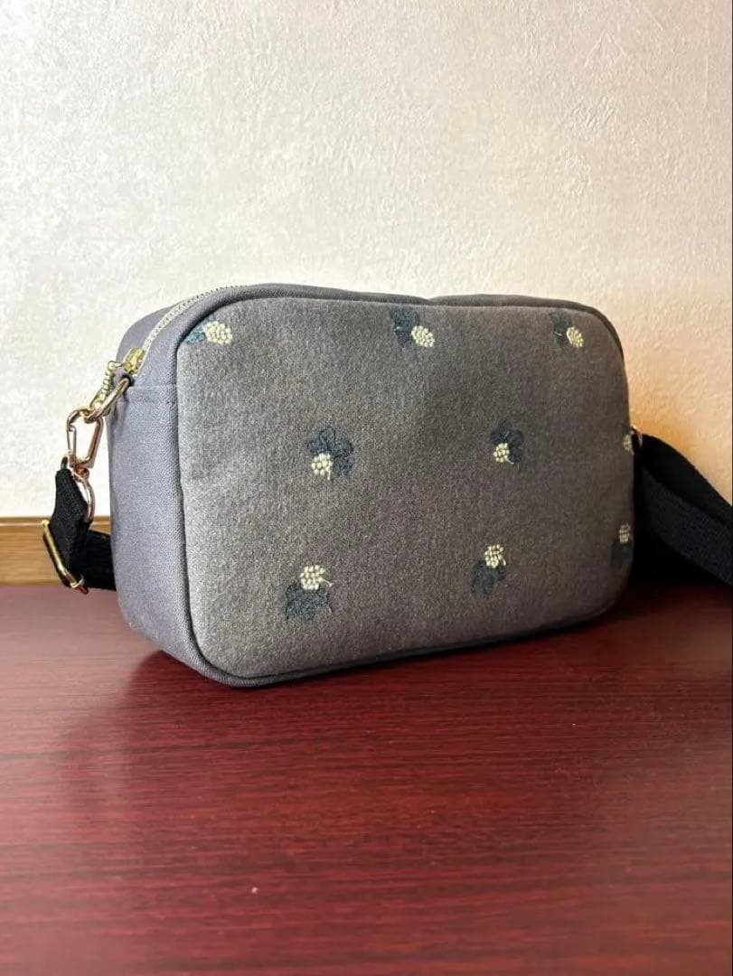 ミナペルホネン light berry dopショルダーバック