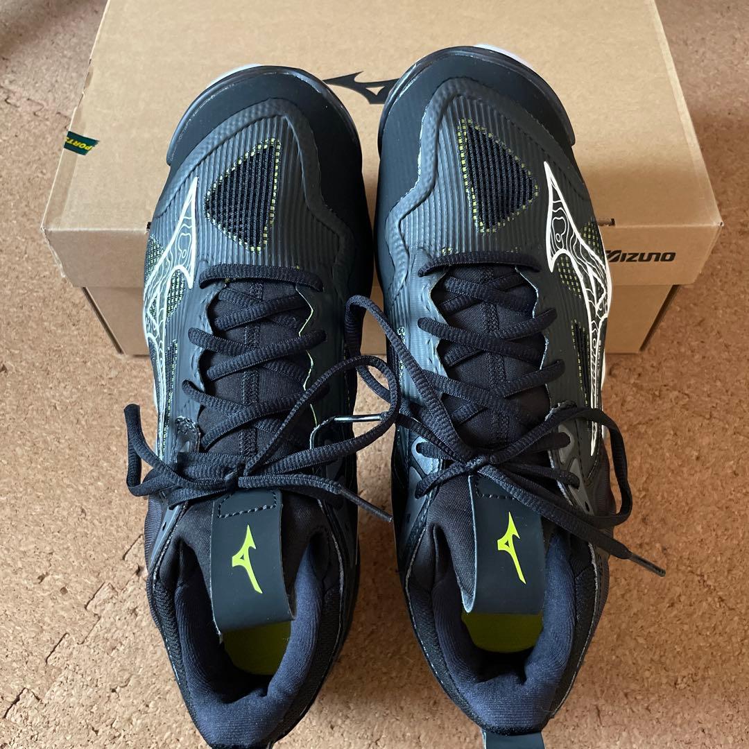 値下げしました　Mizuno ウエーブモーメンタム3 ブラック&ホワイ