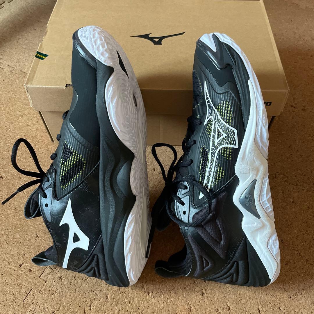 値下げしました　Mizuno ウエーブモーメンタム3 ブラック&ホワイ