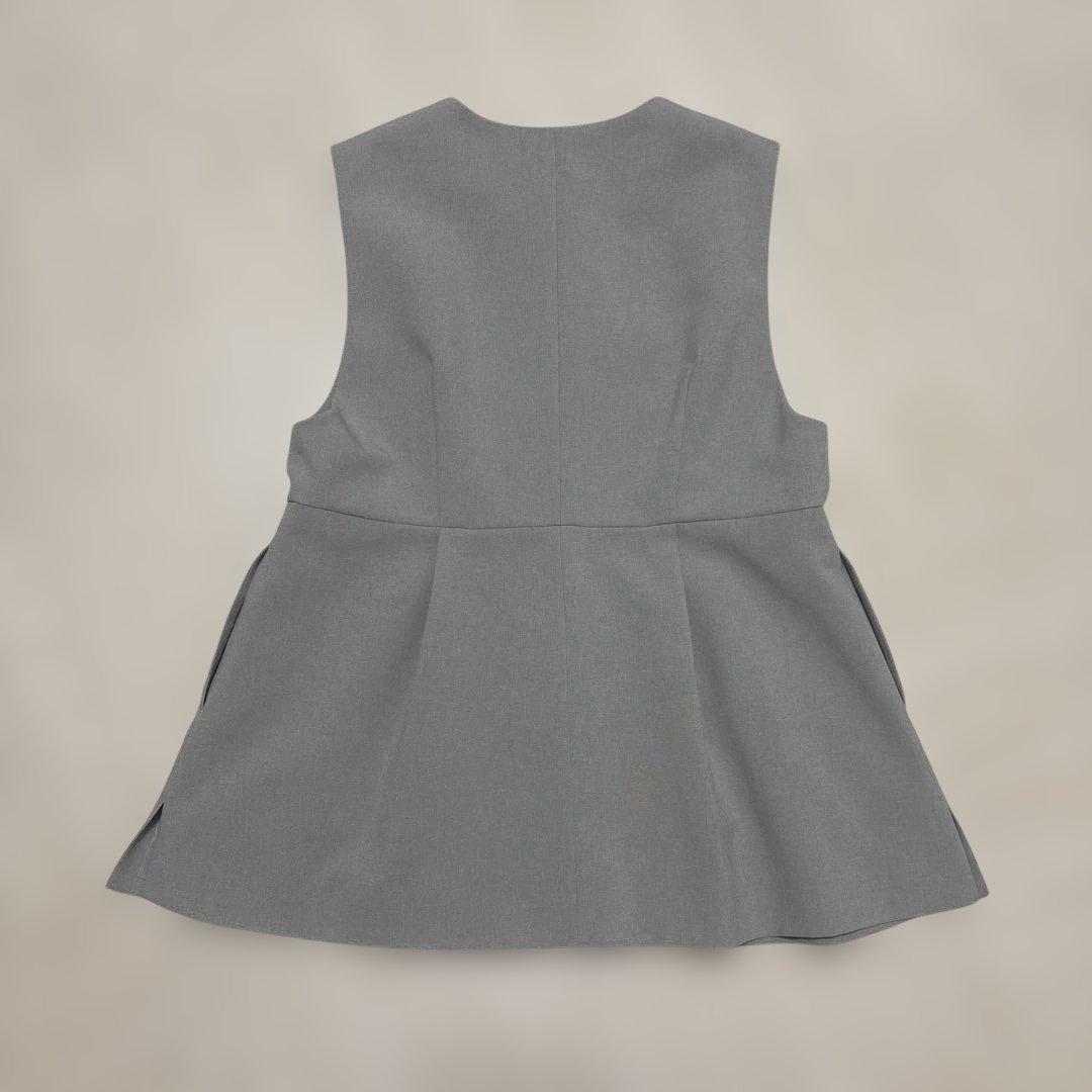 OUR our シルエットがきれいな2wayペプラムベスト