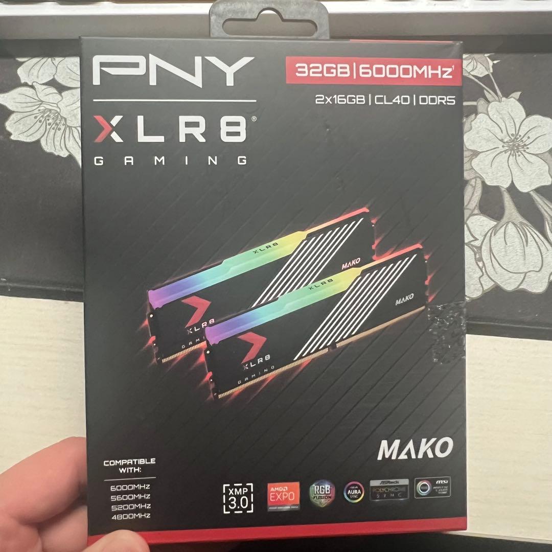 グラフィックボード・グラボ・ビデオカード PNY XLR8 MAKO 32GB 6000MHz DDR5