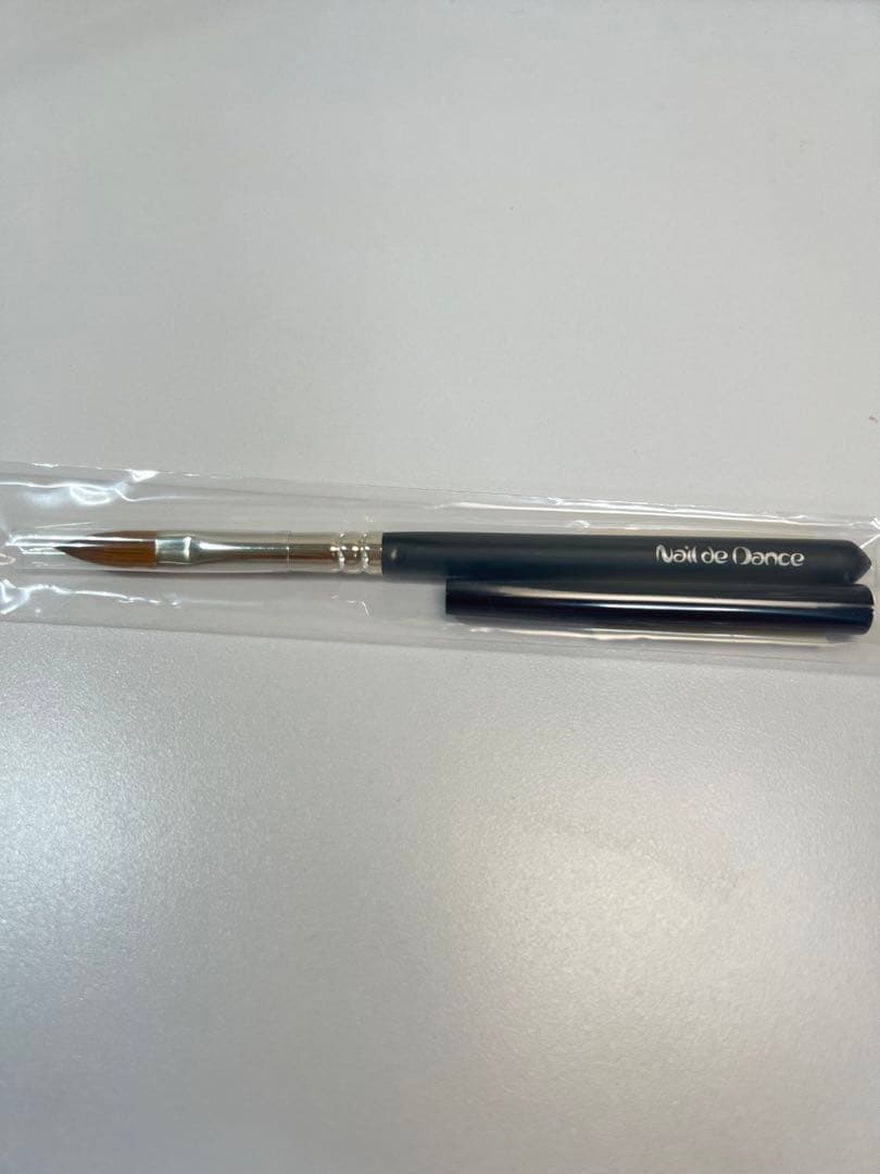 【匿名配送】Nail de Dance フラットネイルブラシ キャップ付スカルプ