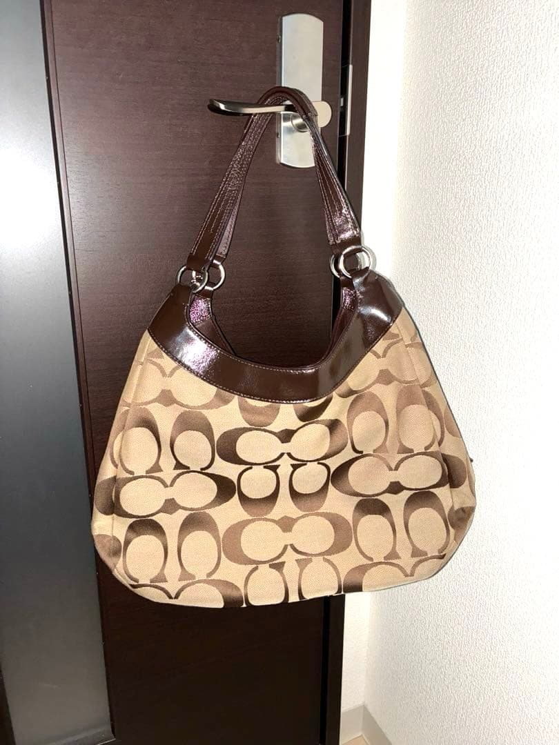 ひまわり❤︎プロフお読みください COACHロゴプリント ショルダーバッグ