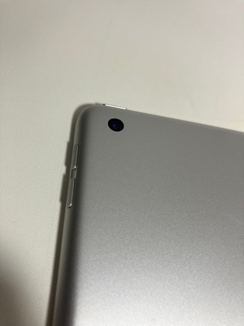 iPad 第8世代 32GB Wi-Fi MYLA2J/A