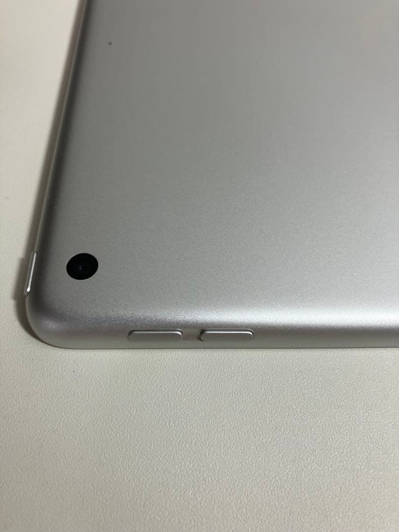 iPad 第8世代 32GB Wi-Fi MYLA2J/A