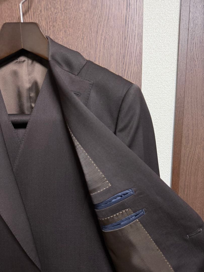 A6新品未使用！秋冬に最高！素敵なブラウン無地3ピーススーツ！希少サンプル品！