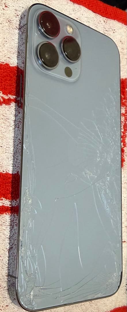 iPhone 13 ProMax シエラブルー 本体 背面ひび割れ