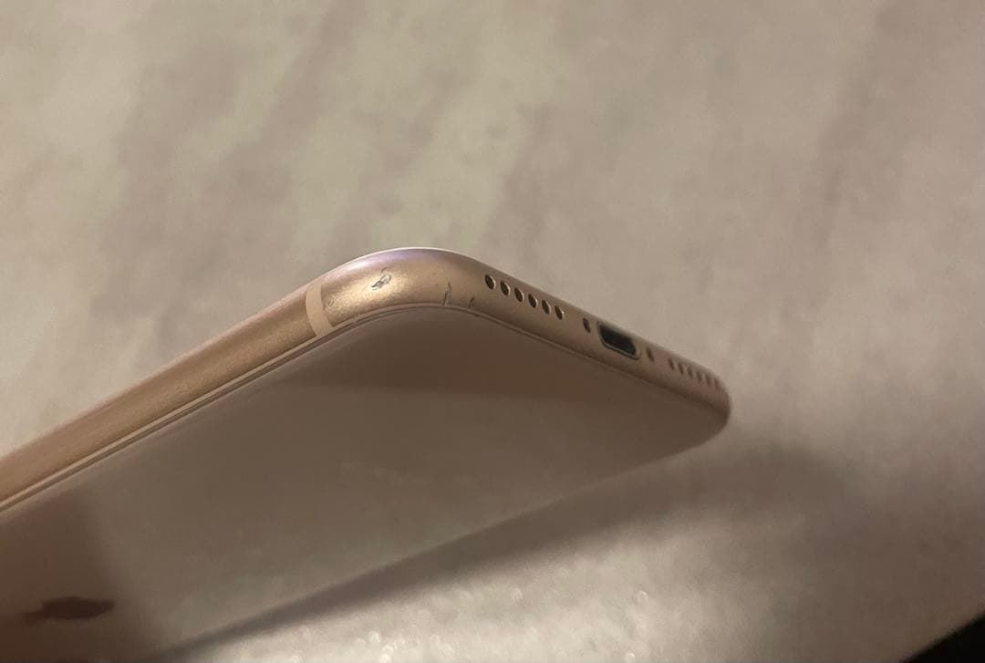 Apple iPhone8 ゴールド