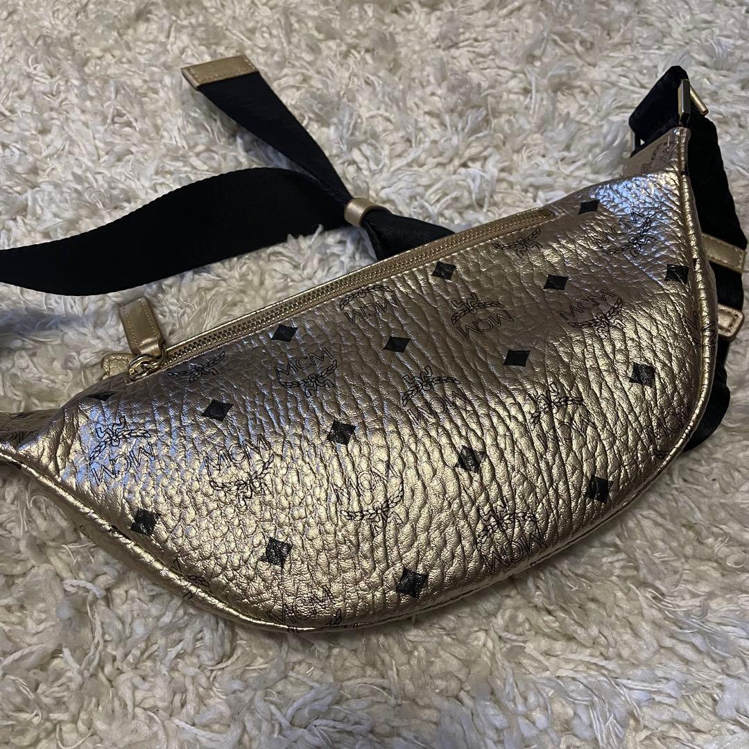 MCM ゴールド ボディバッグ