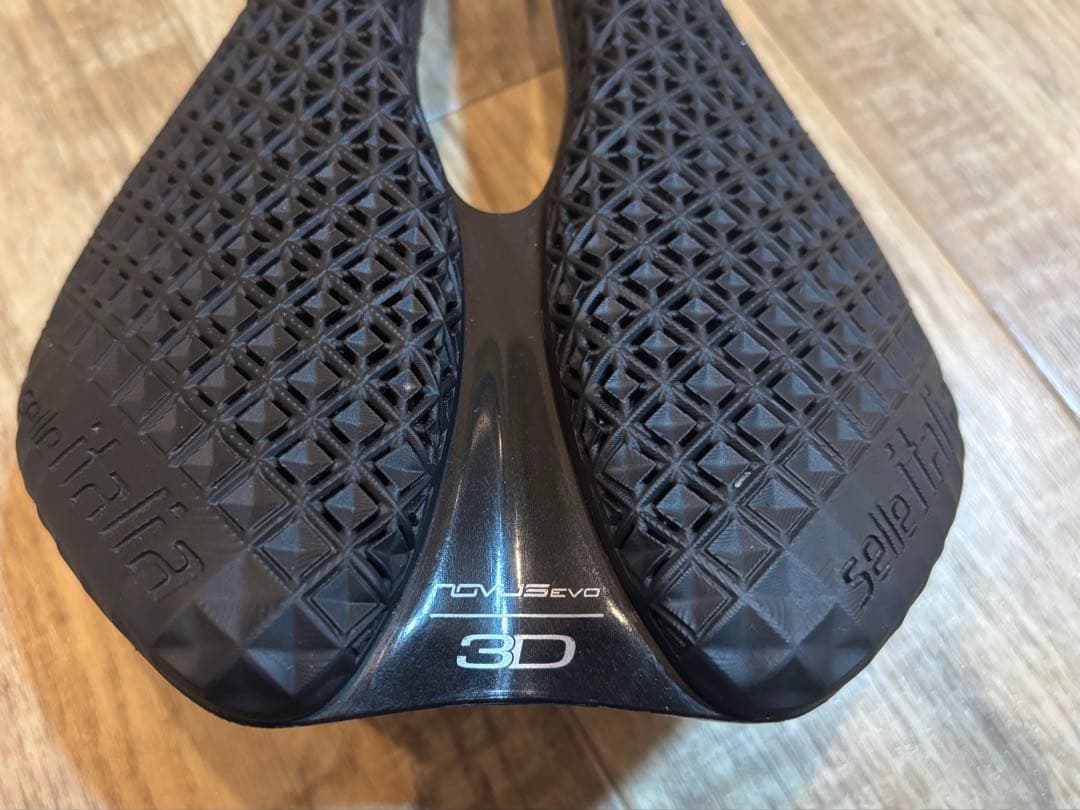 SELLE ITALIA　NOVUS BOOST EVO 3D Ti316