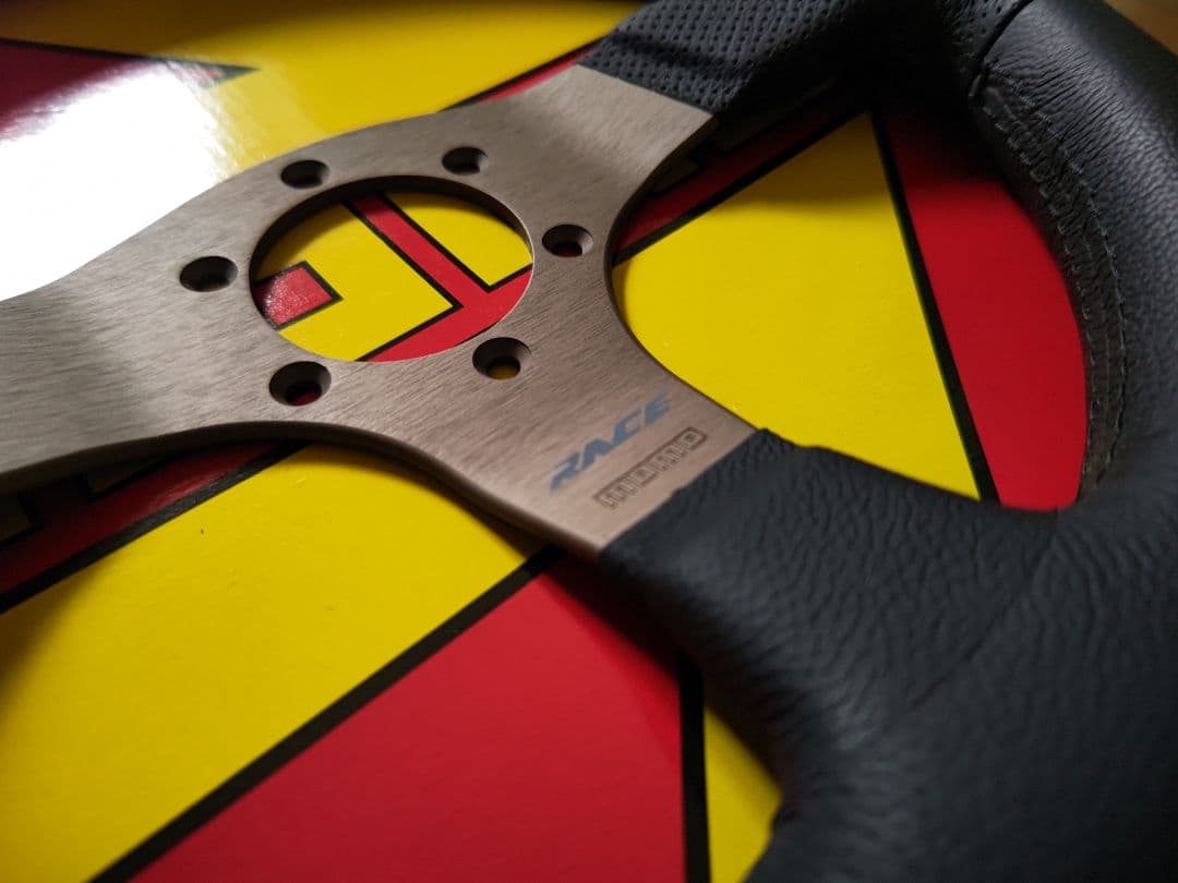 【未使用】モモ【MOMO JAPAN正規品】ステアリング【RACE】 320mm