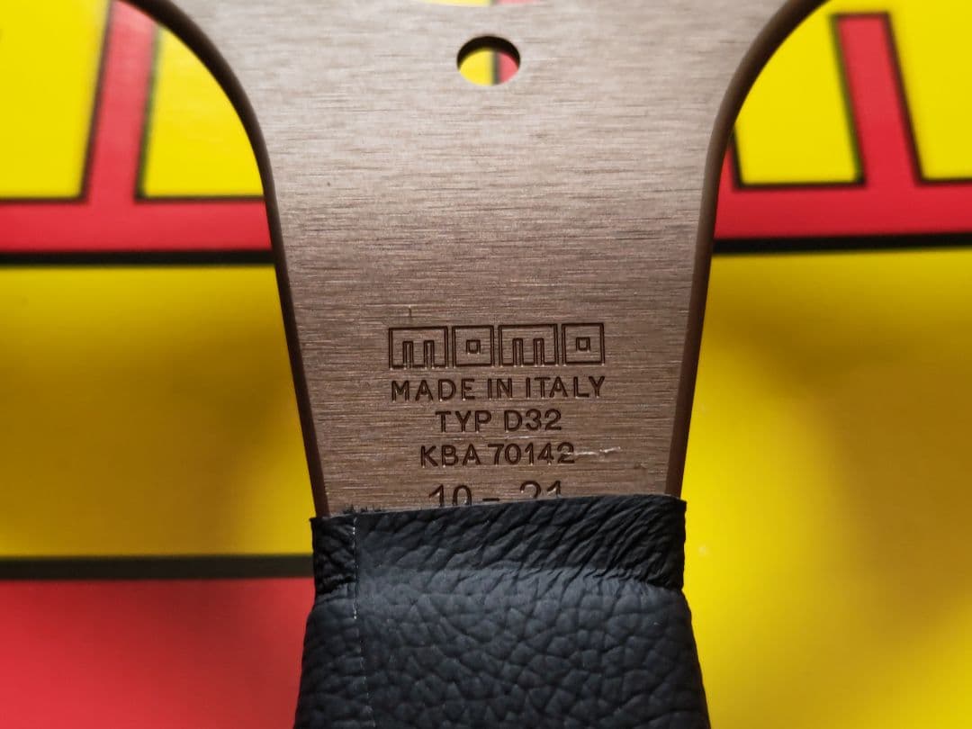 【未使用】モモ【MOMO JAPAN正規品】ステアリング【RACE】 320mm