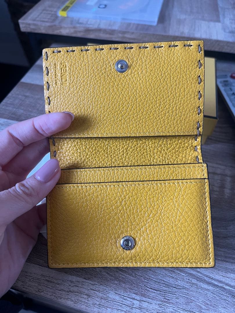 【美品】FENDI ベージュ レザー 名刺入れ