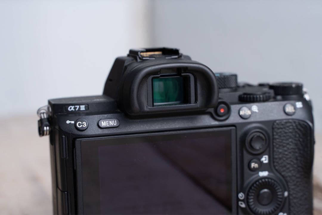 パ*コ様 SONY α7 III 本体 + バッテリー + 取扱説明書 + 箱