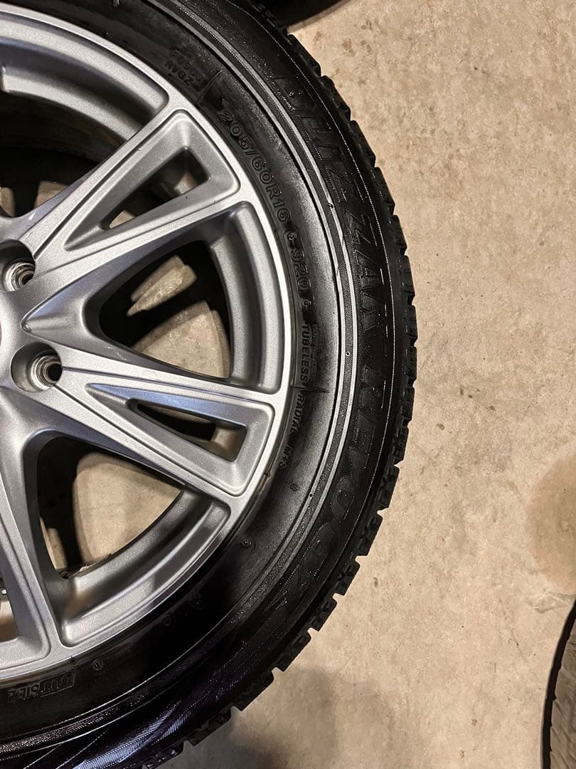 ブリヂストン　ブリザック　スタッドレス　EXCEEDER 205/60R16