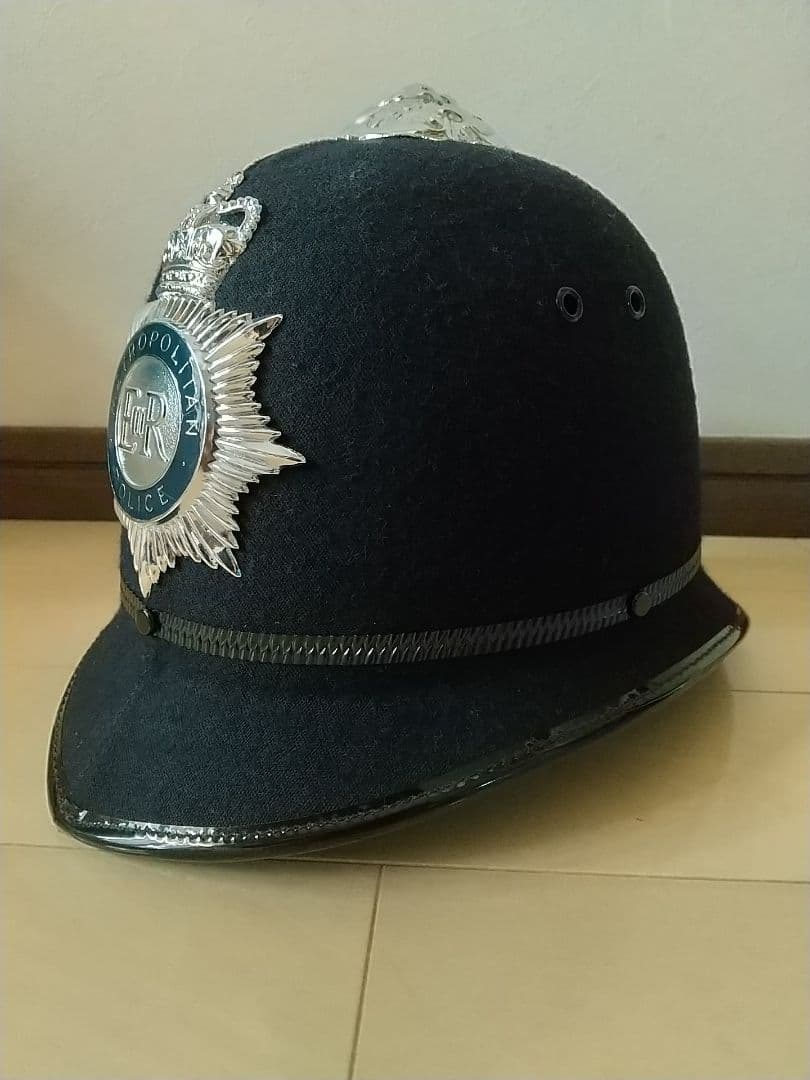 イギリス　警察　ロンドン警視庁　ヘルメット