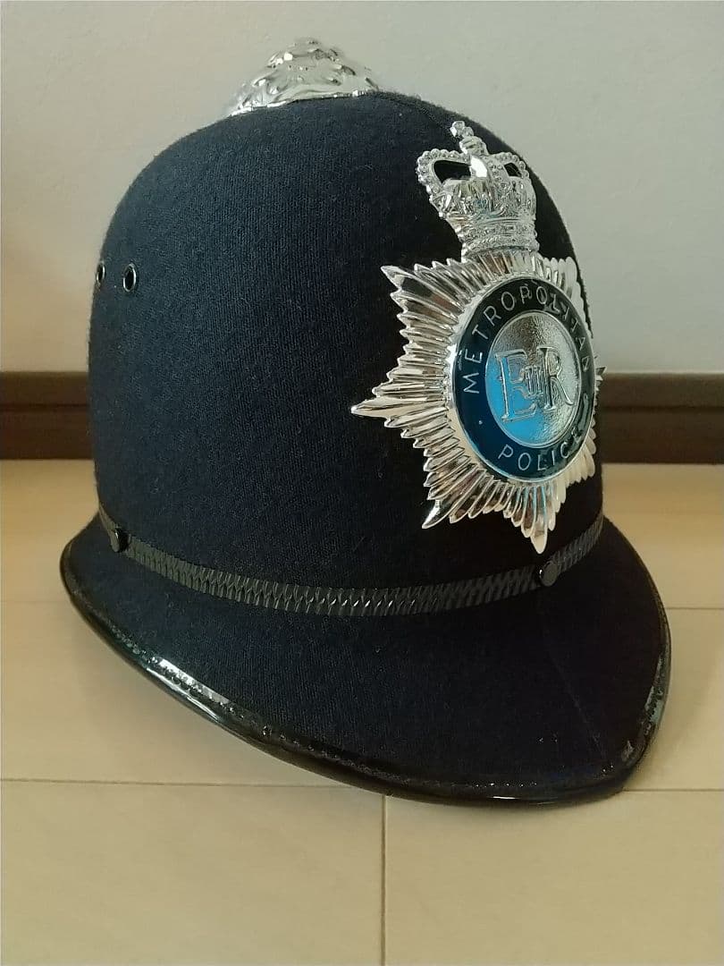 イギリス　警察　ロンドン警視庁　ヘルメット