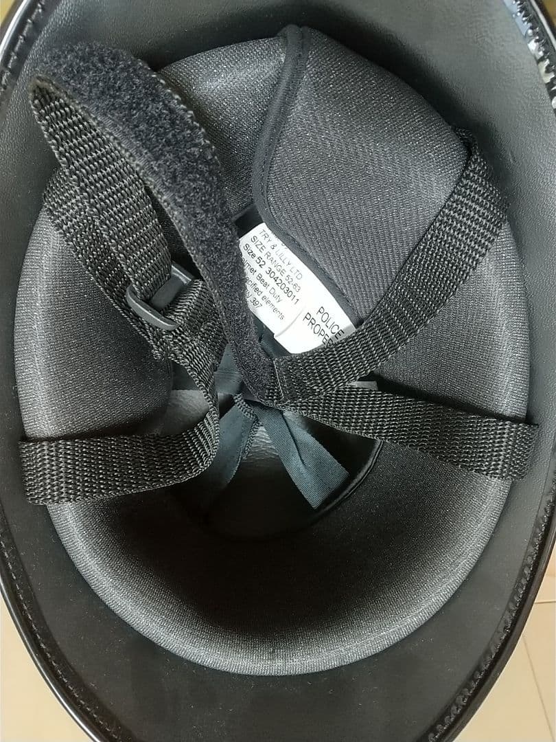 イギリス　警察　ロンドン警視庁　ヘルメット