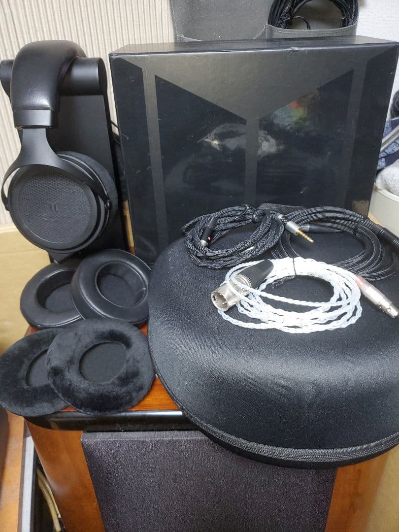 Monolith M1570　平面駆動ヘッドホン　バランスケーブル2種付き ド