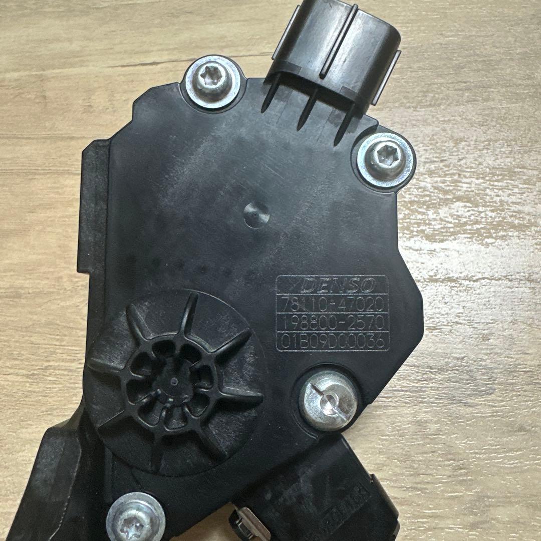 プリウスPHV GRスポーツ 純正アクセルペダル＆アルミブレーキペダルパット2点