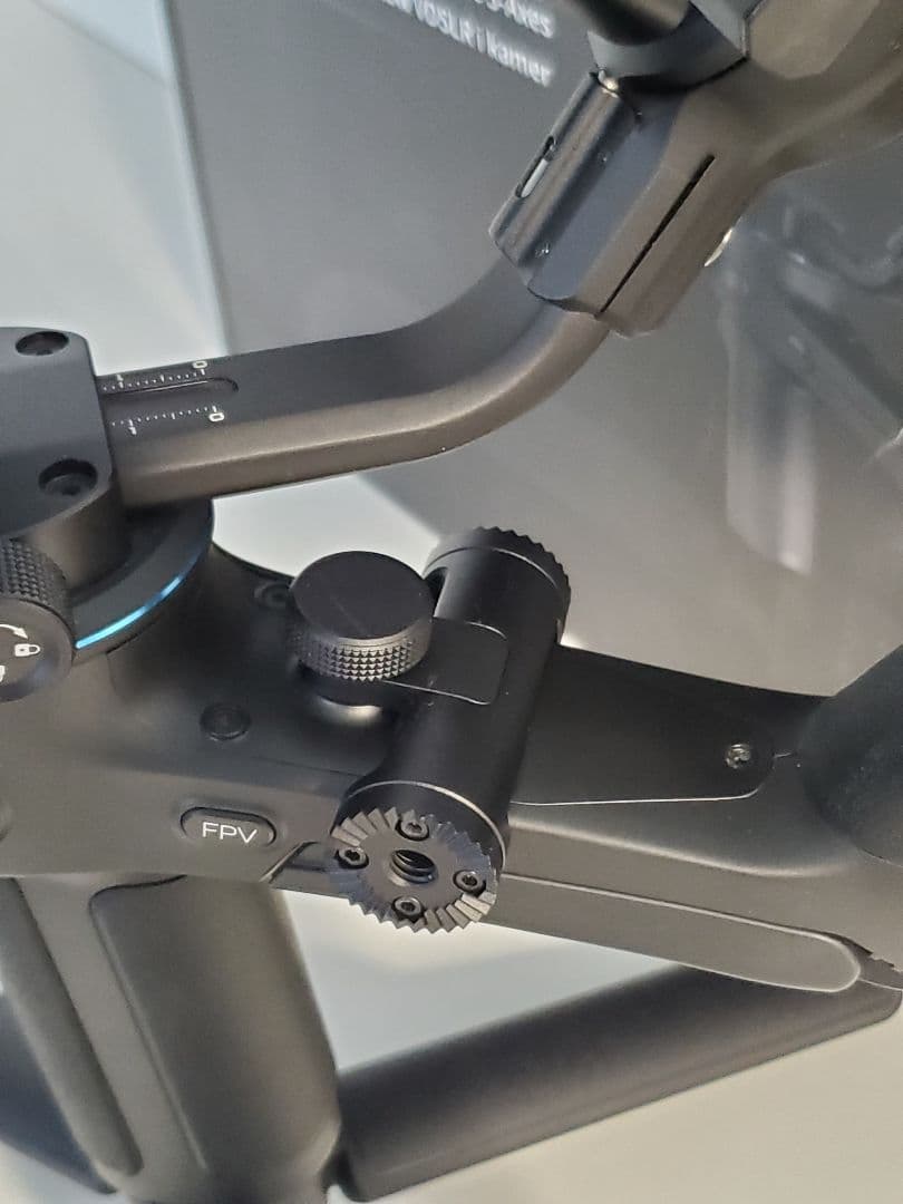 液晶付FeiyuTech SCORP