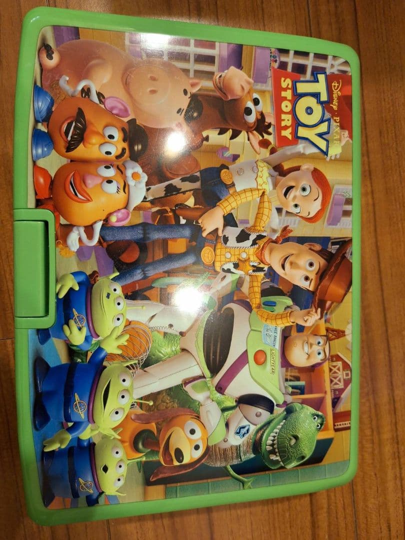 トイストーリー 9インチ ポータブルDVDプレーヤー